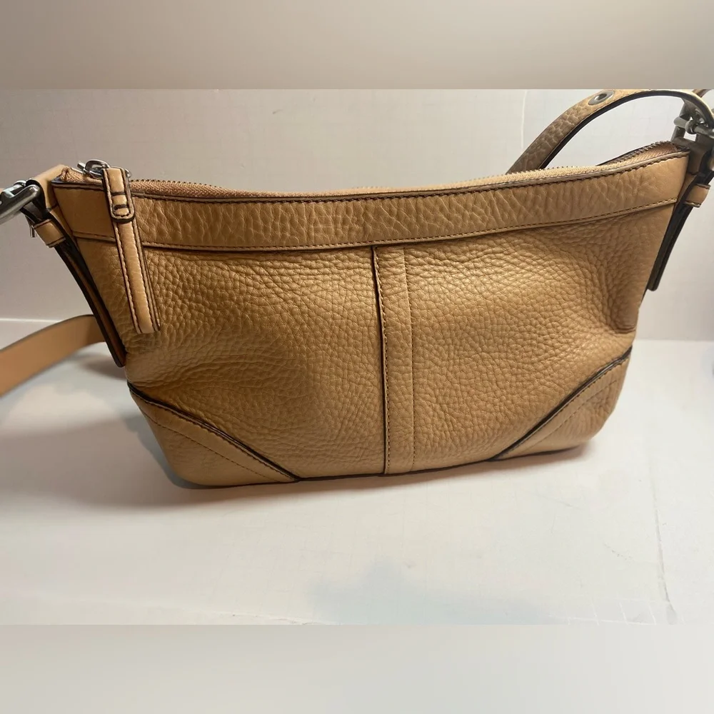 Coach~Vintage~Madison~Tan~Soft
Pebbled Leather~Shoulder Bag~Top Zipper Closure - Picture 4 of 14